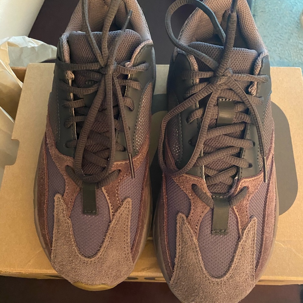 Adidas Yeezy 700